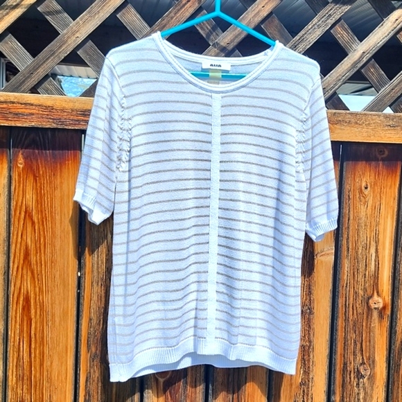 ⭐️Alia Tan and Cream loose knit Tee - Picture 2 of 9